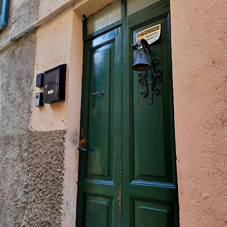 Homestay Affascinante Mansarda Nel Cuore Di Brunate